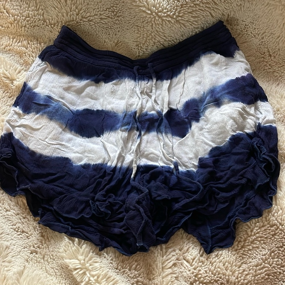 Hollister flowy shorts